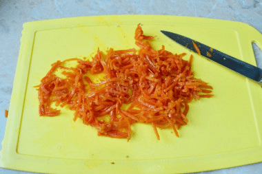 салат с корейской морковью и копченой грудкой