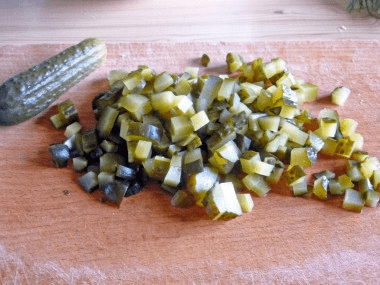 Салат оливье с солеными огурцами классический